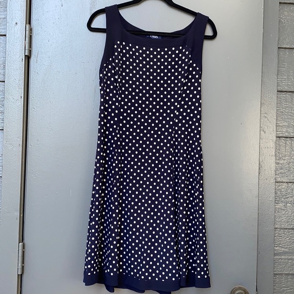 Cute Dress. Super comfortable W/ Stretch. - Picture 5 of 5